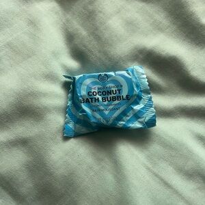 The Body Shop Blue Coconut Bath Bubble